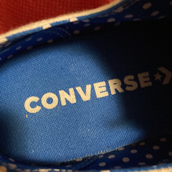 CONVERSE WOMENS WHITE SNEAKERS. WIRN ONCE. SIZE 7.  DOUBLE DESIGN BY THE TIE. - Picture 5 of 7